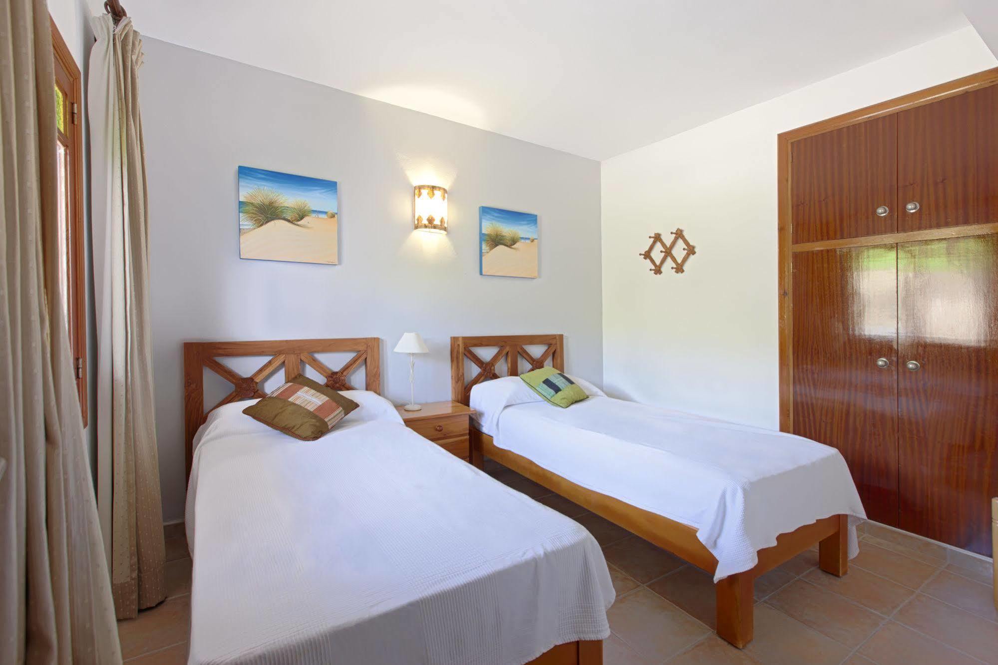 Apartamentos Colomar Санта-Еулалія-дель-Ріо Екстер'єр фото