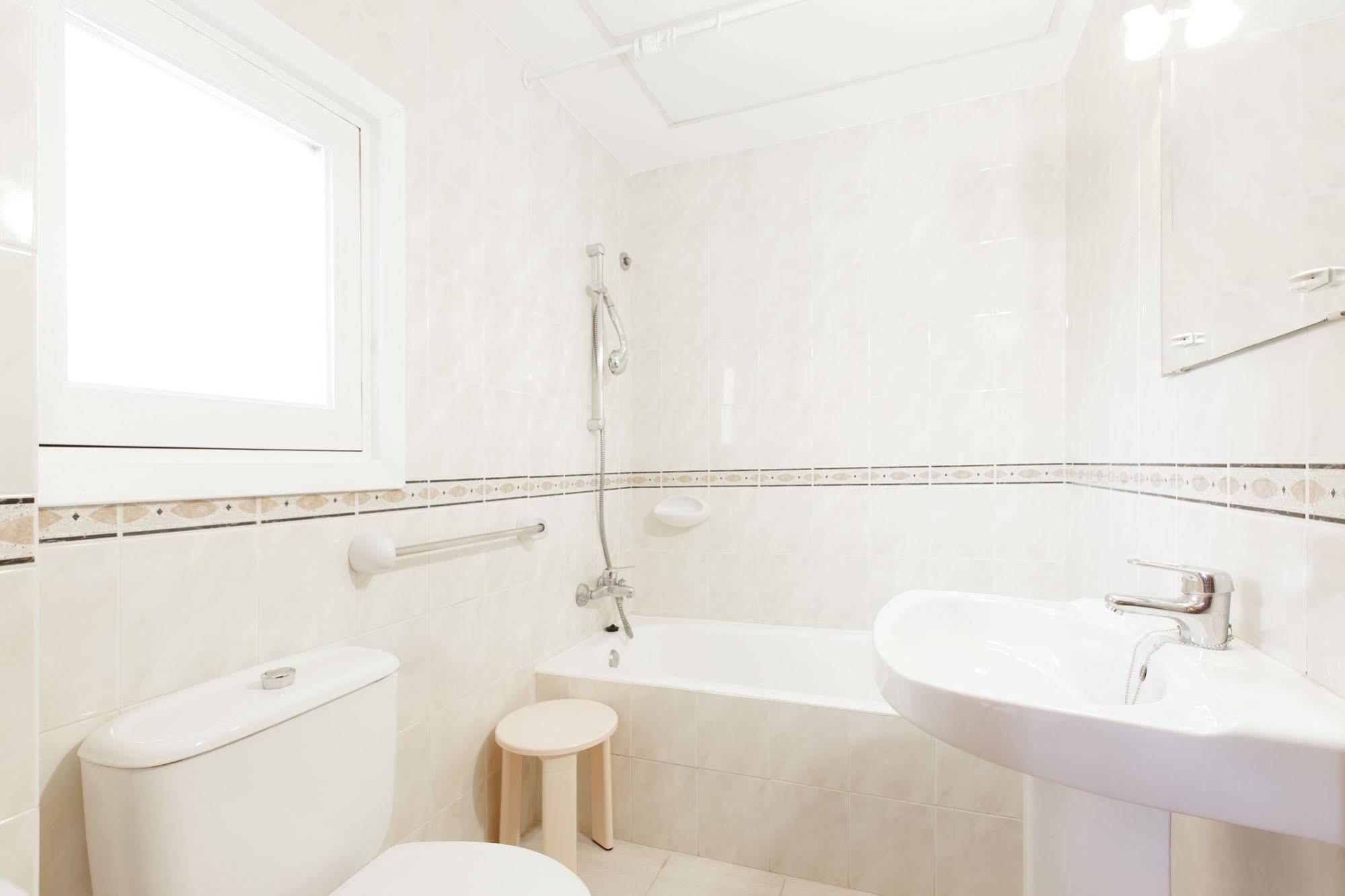 Apartamentos Colomar Санта-Еулалія-дель-Ріо Екстер'єр фото