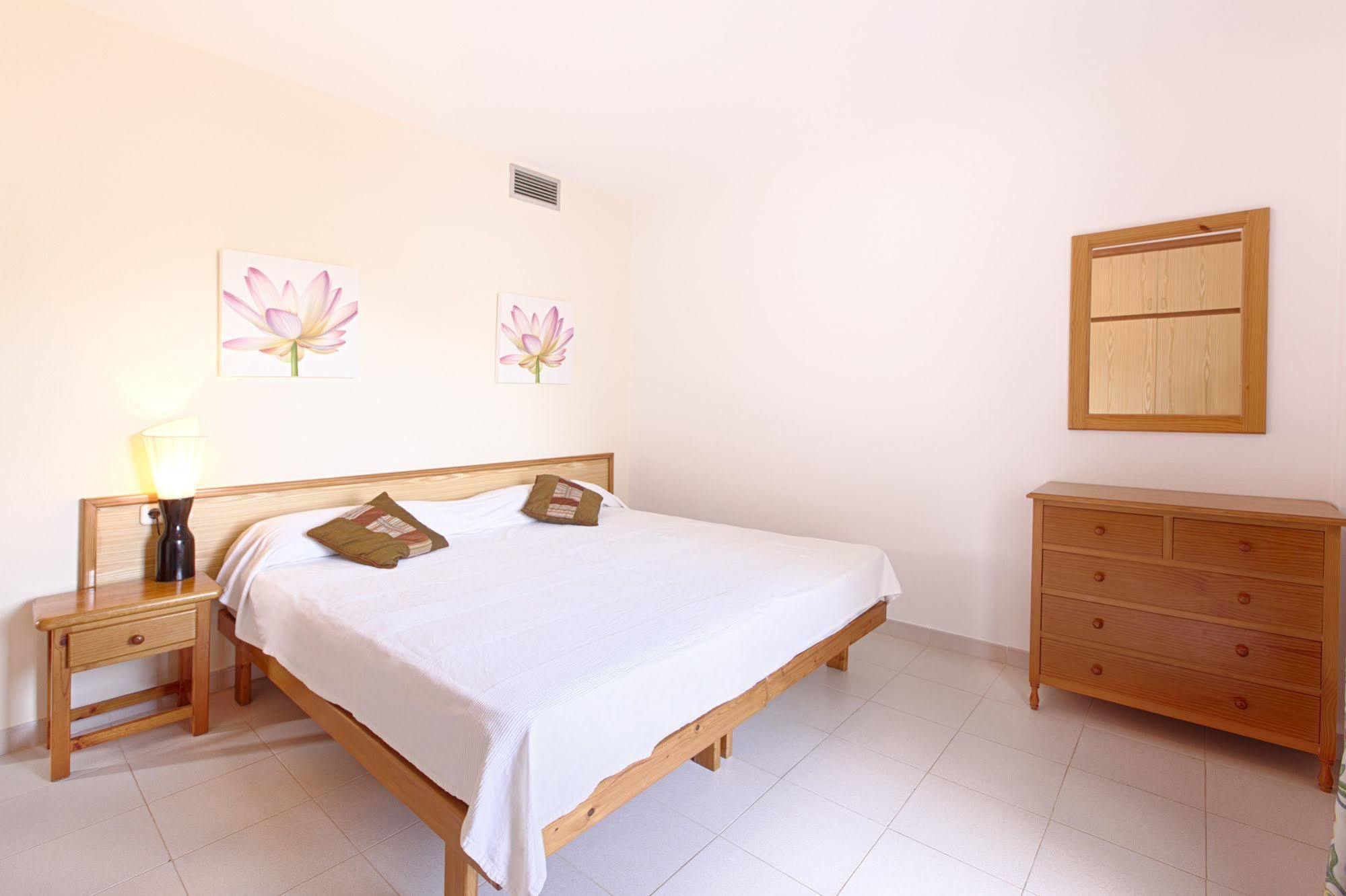 Apartamentos Colomar Санта-Еулалія-дель-Ріо Екстер'єр фото